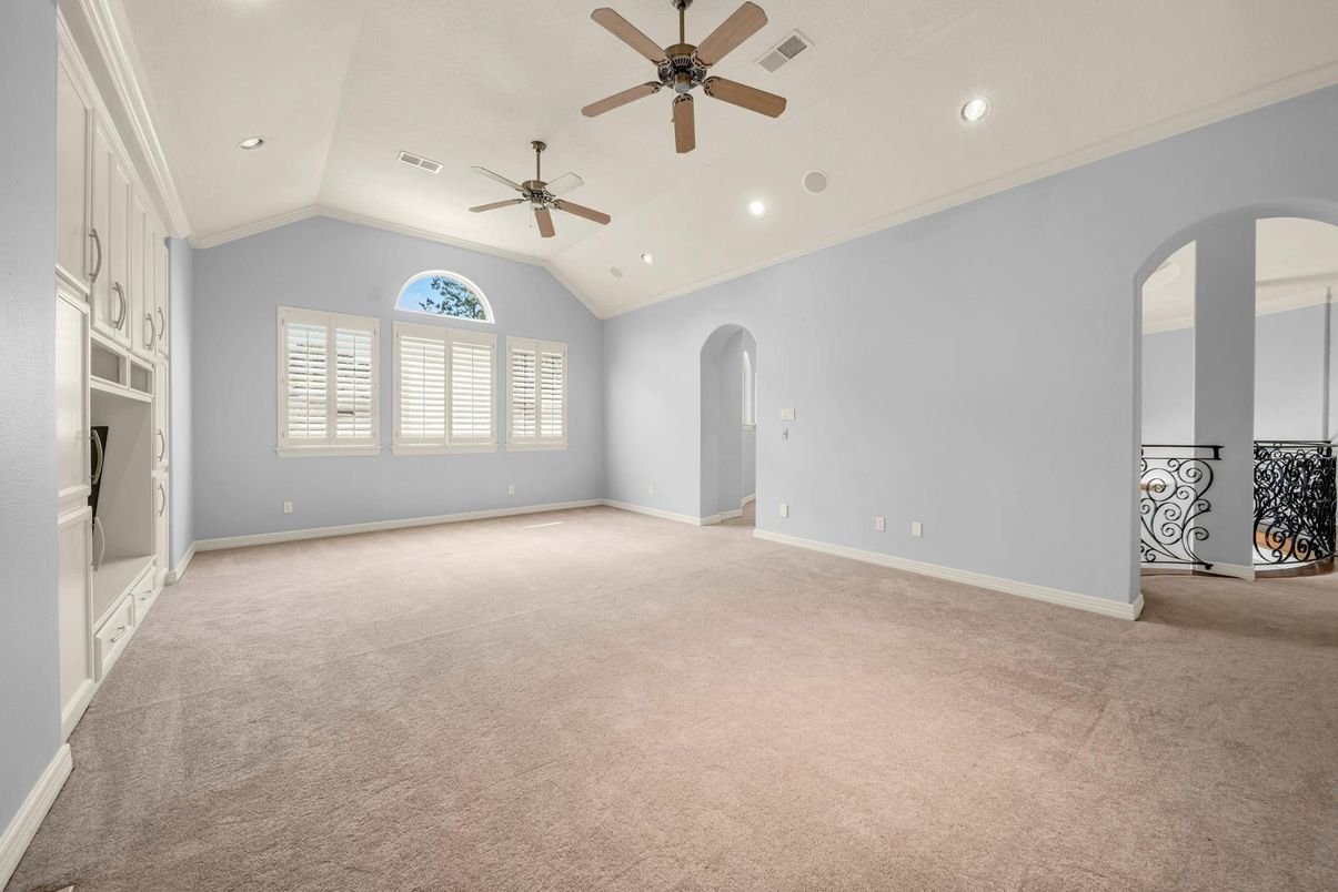 Empty room, Interior, Recessed Lighting