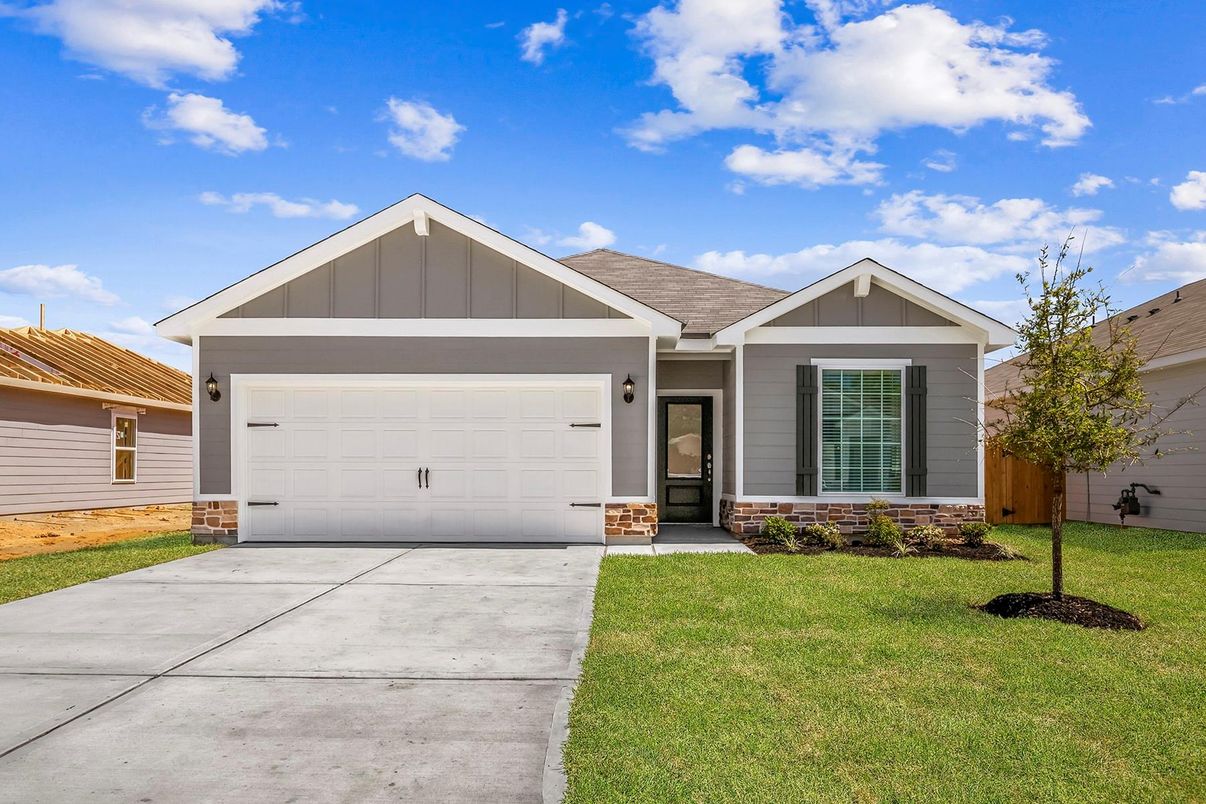 Attached, Exterior, Facade, American Craftsman
