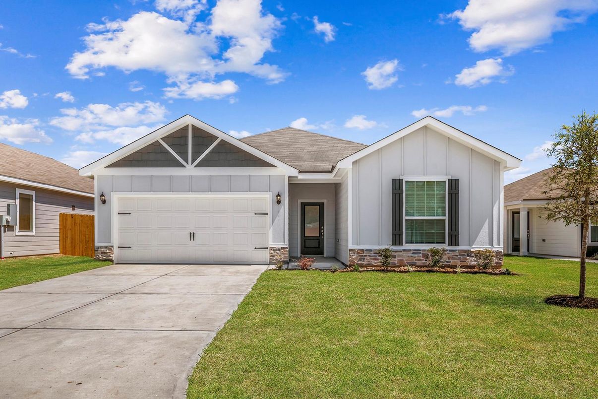 Attached, Exterior, Facade, Ranch