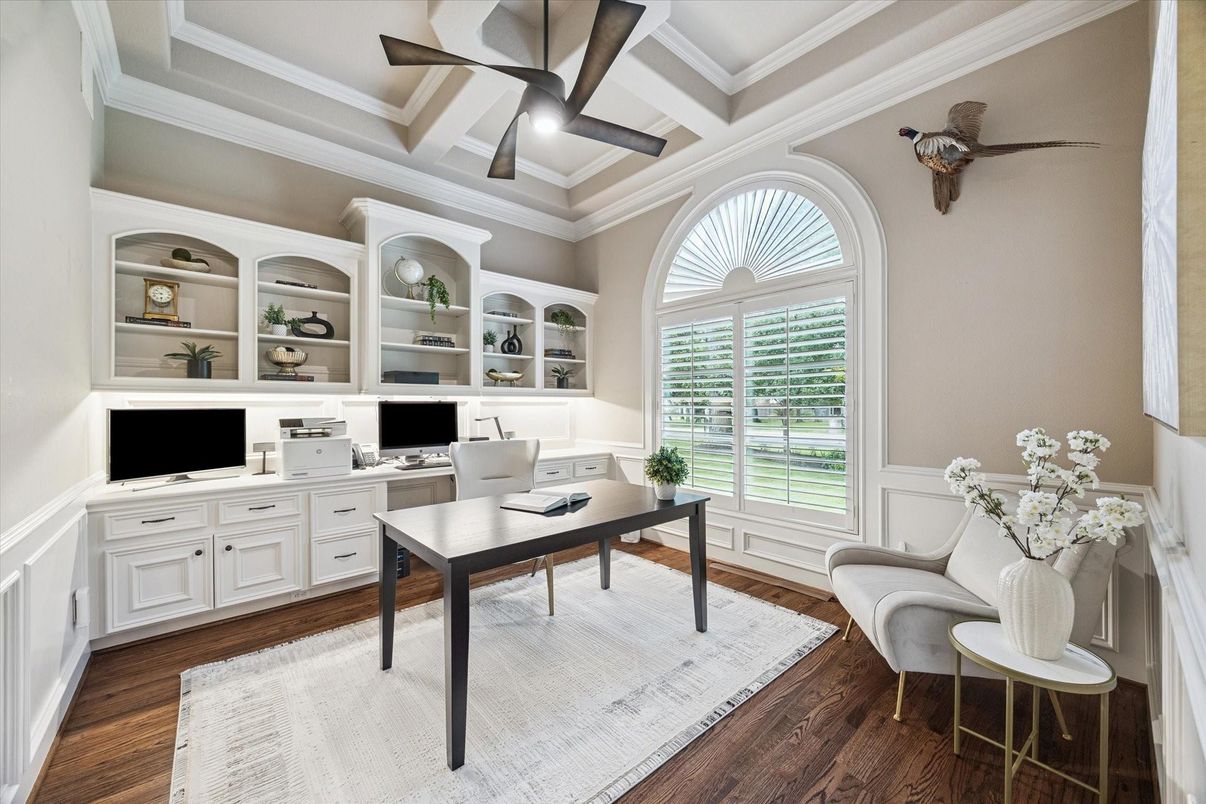 Home Office, Interior, Recessed Lighting, Wood Texture Flooring