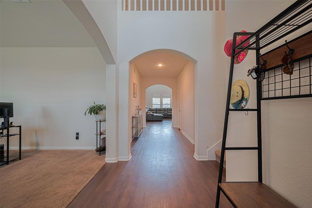 Interior, Recessed Lighting, Wood Texture Flooring