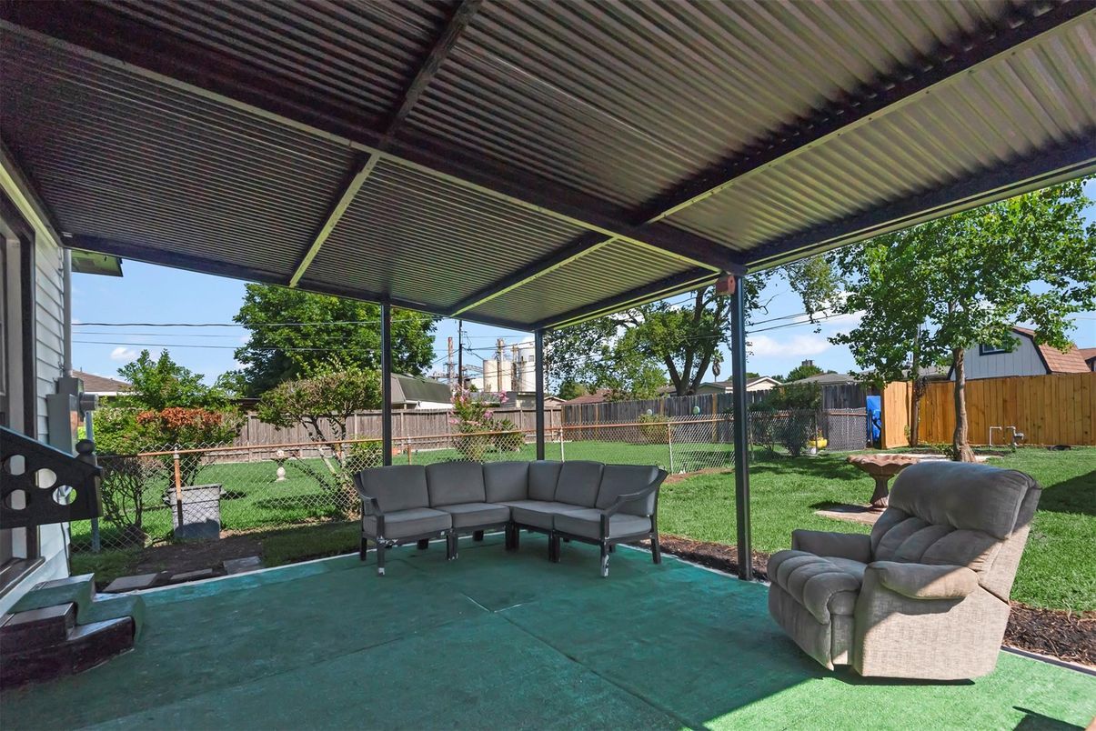 Backyard, Exterior