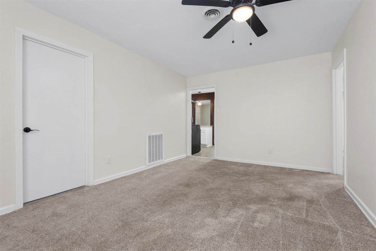 Empty room, Interior