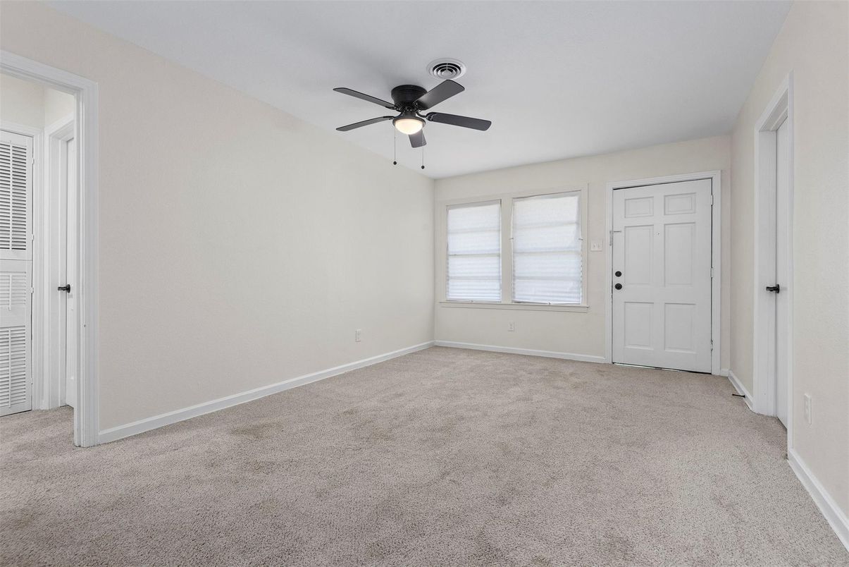 Empty room, Interior