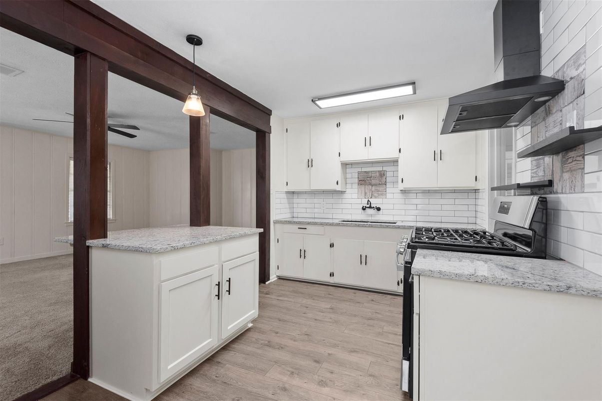 Interior, Kitchen, Pendant Lights, Wood Texture Flooring