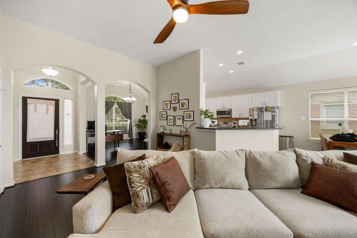 Chandelier, Interior, Kitchen, Living room, Pendant Lights, Recessed Lighting, Wood Texture Flooring