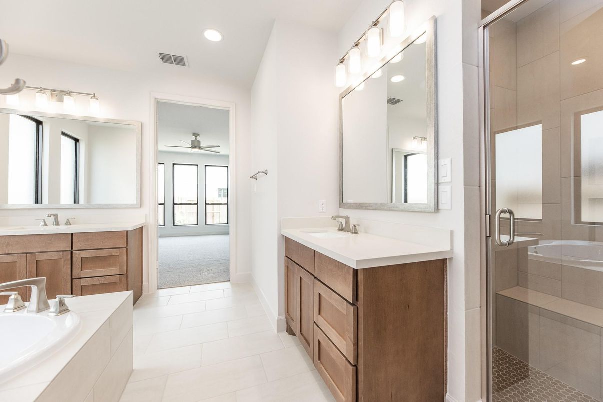 Bathroom, Dual Sink Vanities, Interior, Recessed Lighting