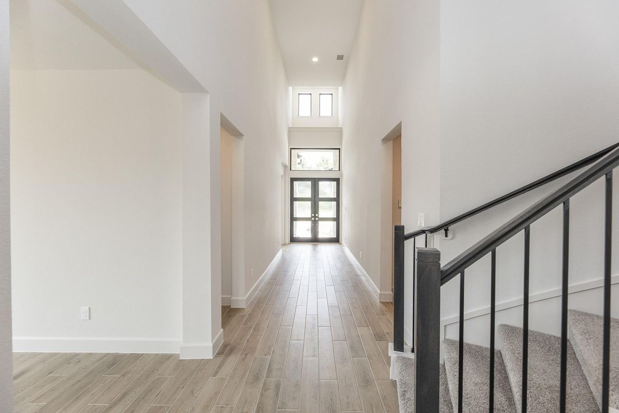 Interior, Recessed Lighting, Wood Texture Flooring