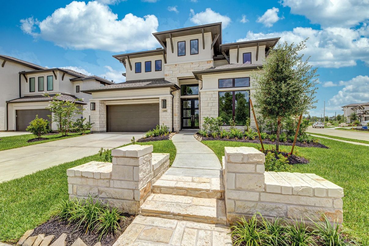 Attached, Exterior, Facade, Mediterranean