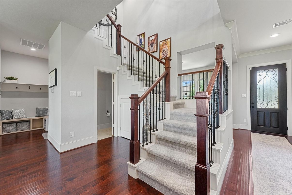 Interior, Recessed Lighting, Wood Texture Flooring