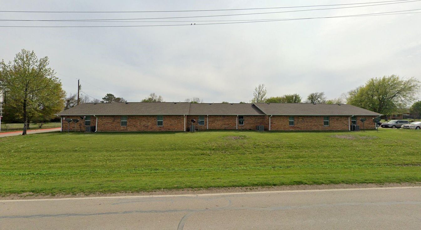 Exterior, Facade, Brick Facade, Ranch