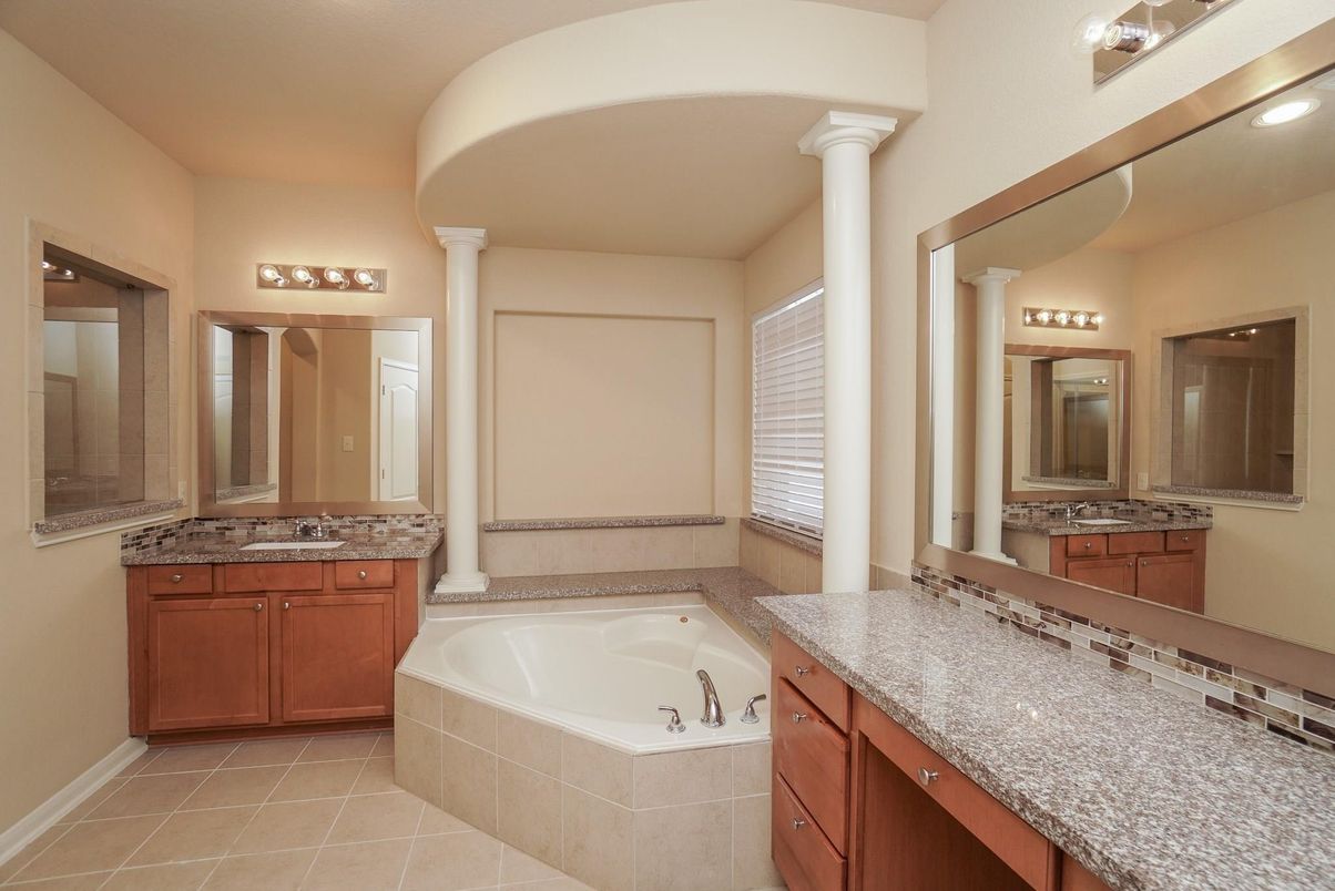 Bathroom, Dual Sink Vanities, Interior