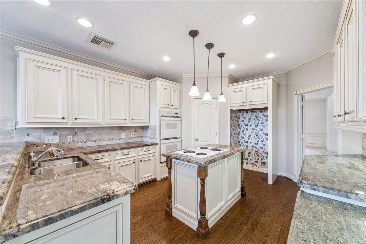 Interior, Kitchen, Pendant Lights, Recessed Lighting, Wood Texture Flooring