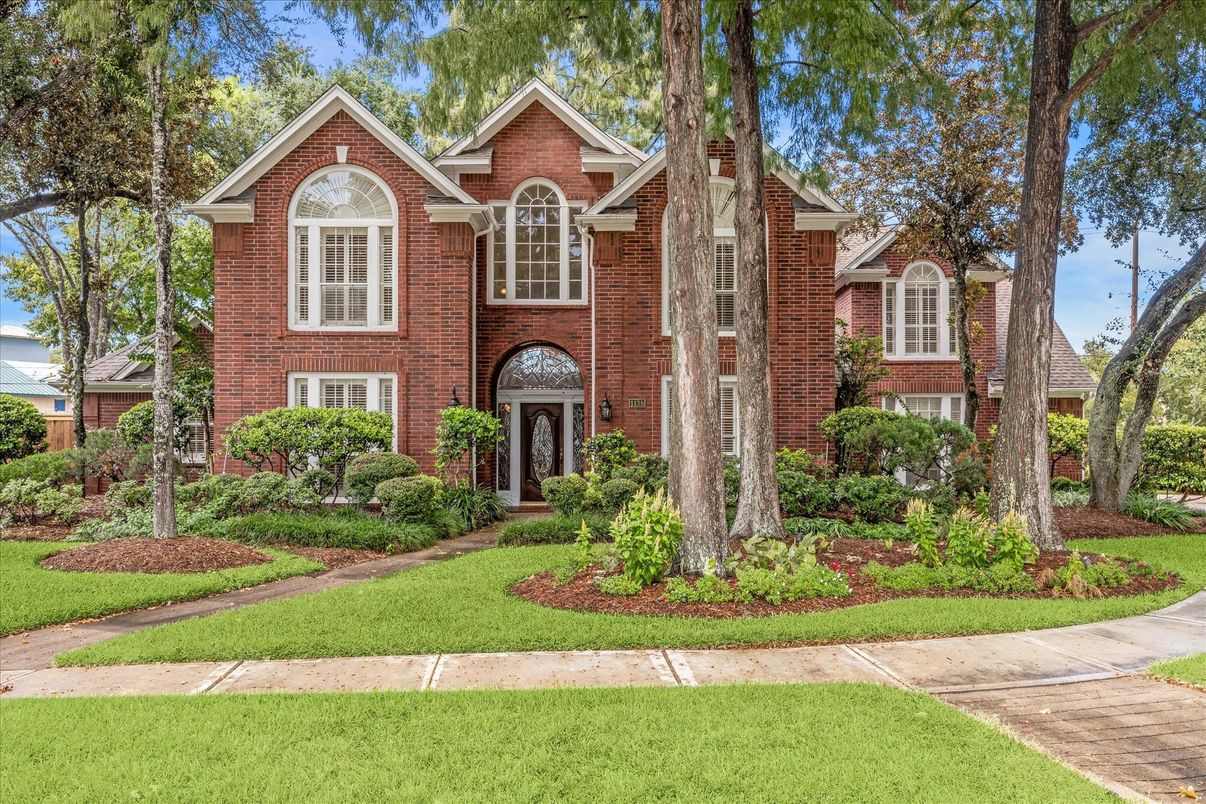 Exterior, Facade, Brick Facade, Brick Traditional