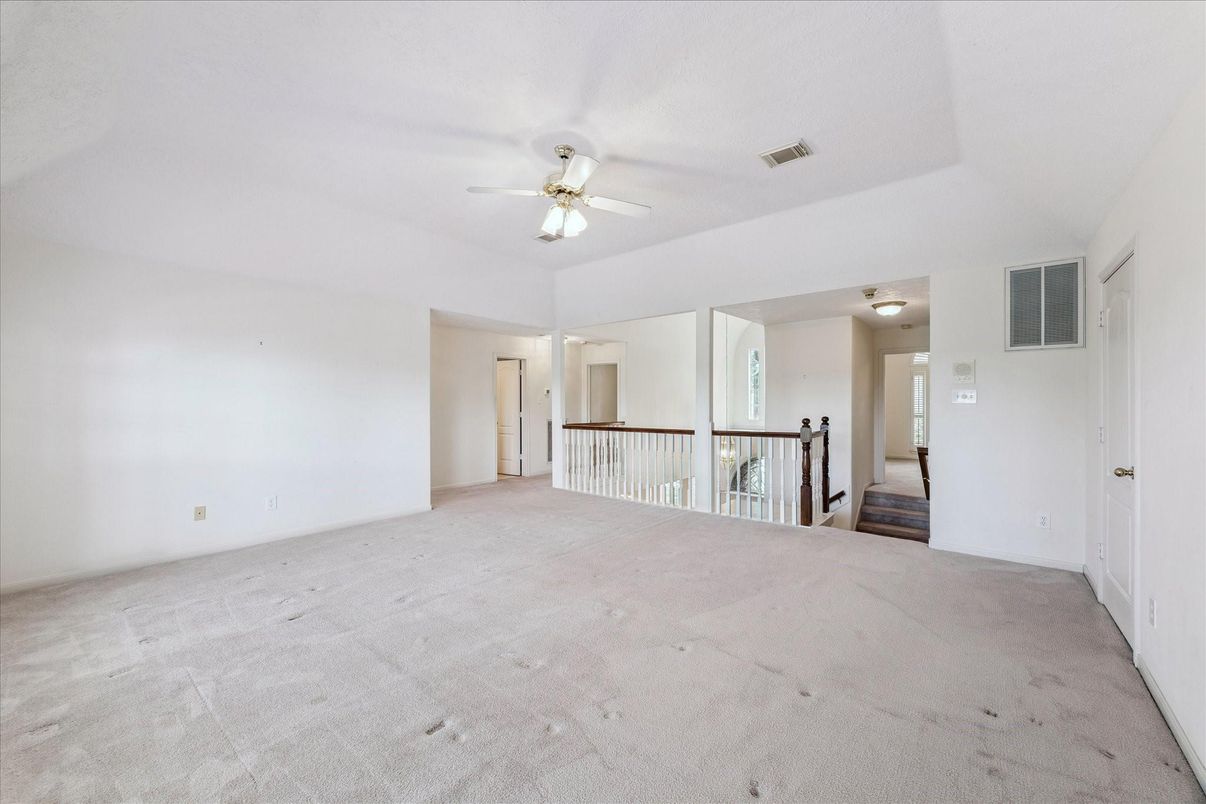 Empty room, Interior