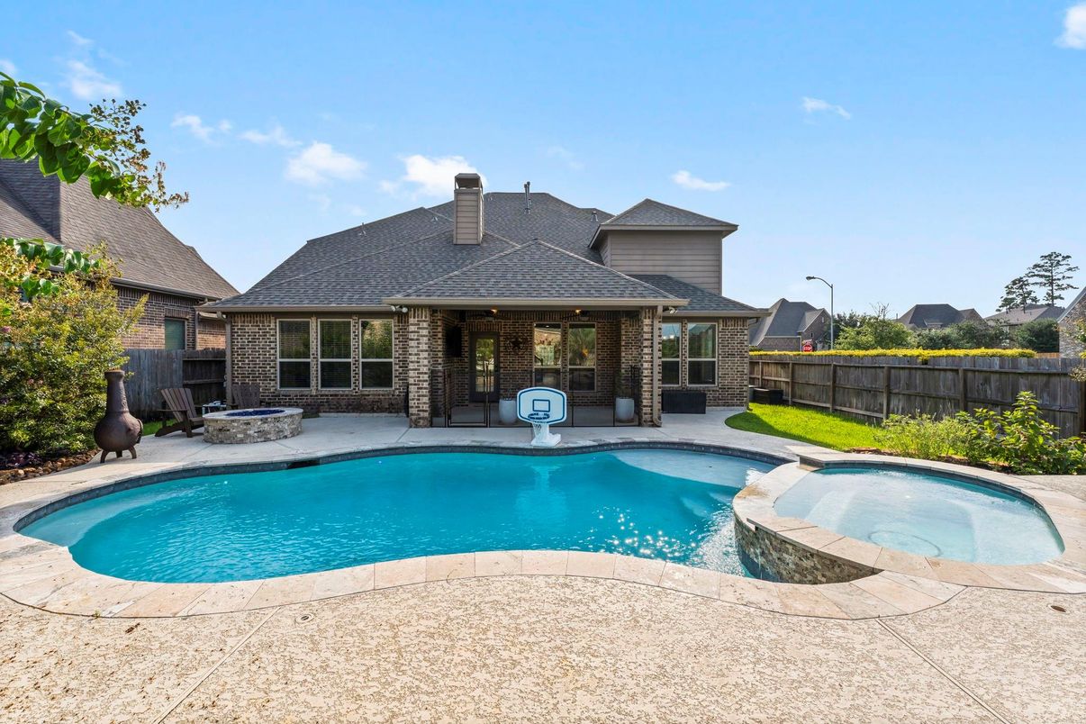 Exterior, Pool