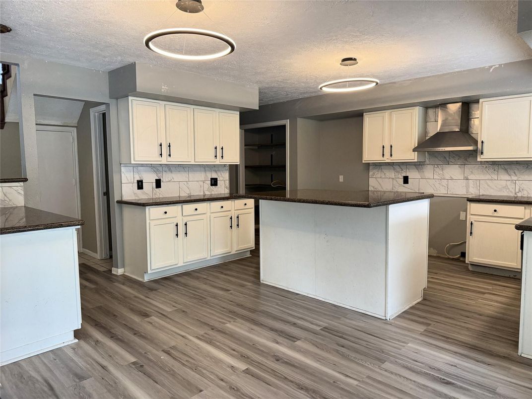 Interior, Kitchen, Pendant Lights, Recessed Lighting, Wood Texture Flooring