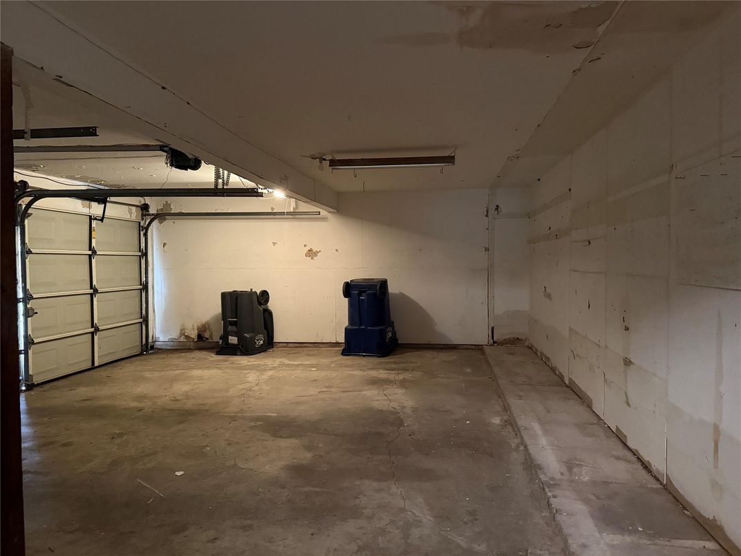 Garage, Interior