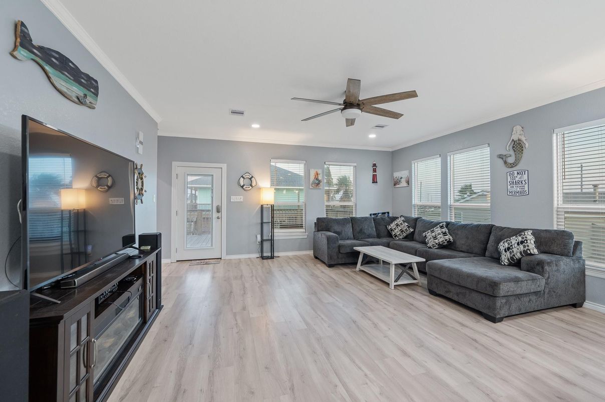 Interior, Living room, Recessed Lighting, Wood Texture Flooring