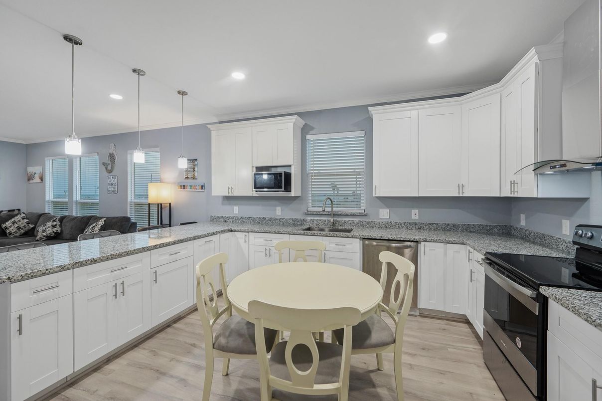 Dining room, Interior, Kitchen, Pendant Lights, Recessed Lighting, Wood Texture Flooring