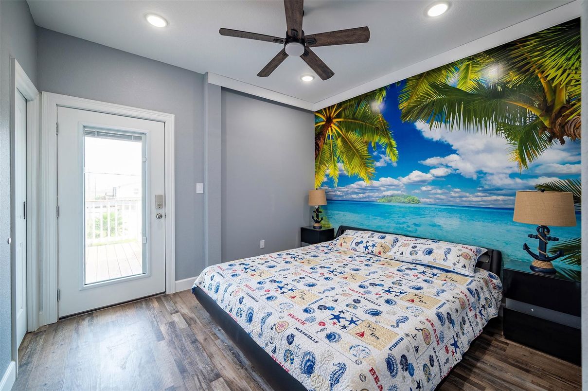 Bedroom, Interior, Recessed Lighting, Water, Wood Texture Flooring