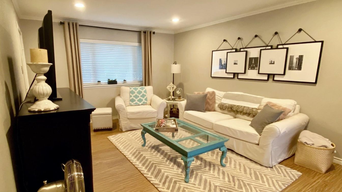 Interior, Living room, Recessed Lighting, Wood Texture Flooring