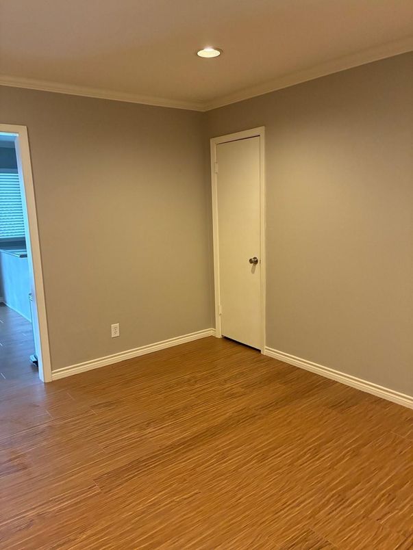 Empty room, Interior, Recessed Lighting, Wood Texture Flooring