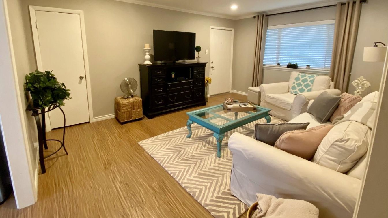 Interior, Living room, Recessed Lighting, Wood Texture Flooring
