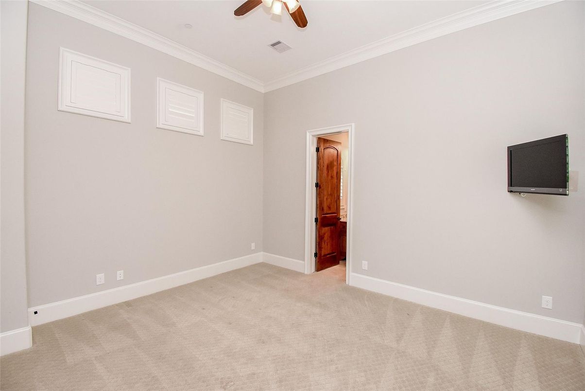 Empty room, Interior