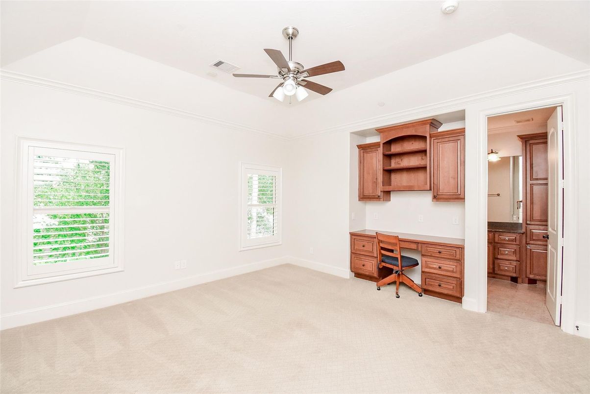 Home Office, Interior