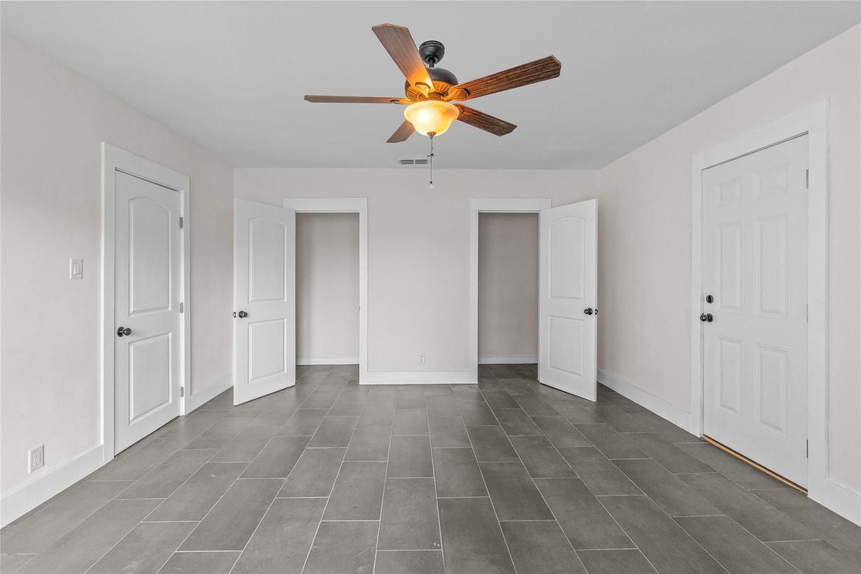 Empty room, Interior