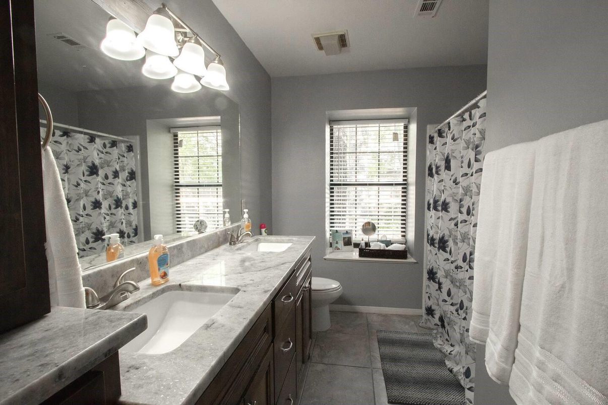 Bathroom, Dual Sink Vanities, Interior
