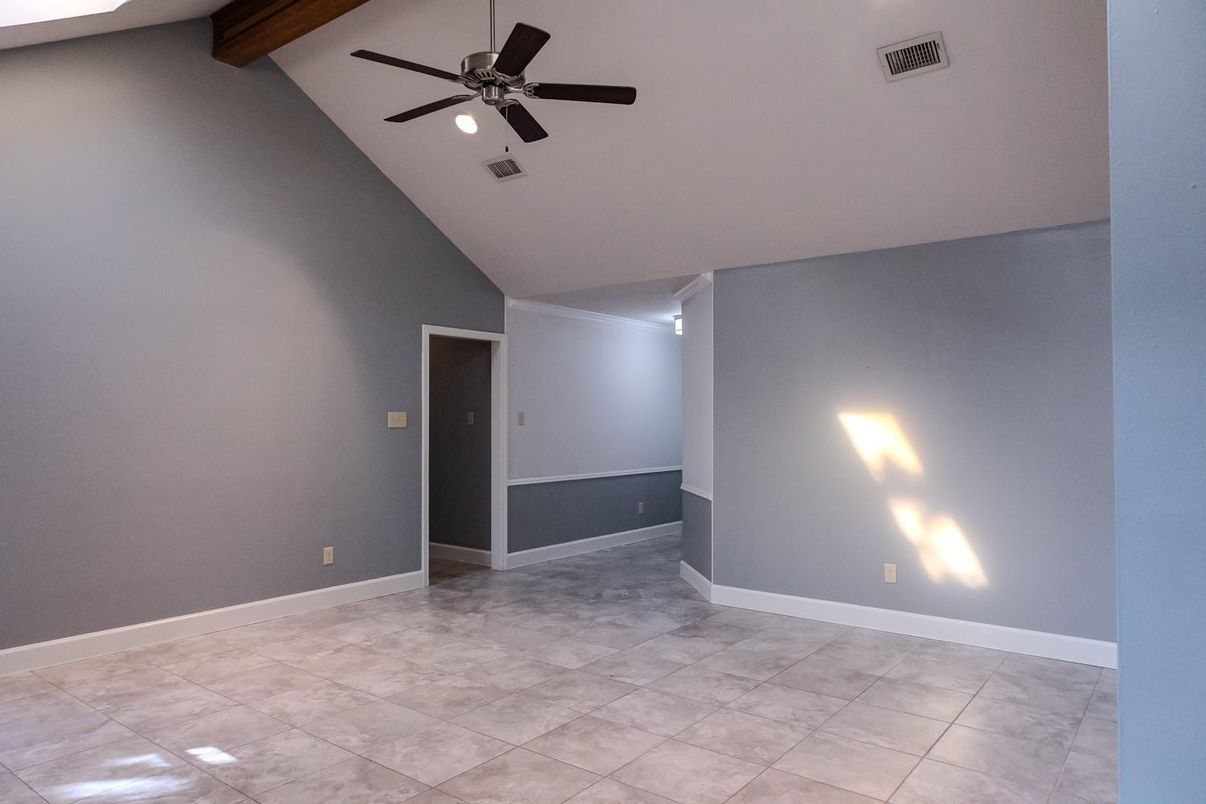 Empty room, Interior, Recessed Lighting, Wooden Beams