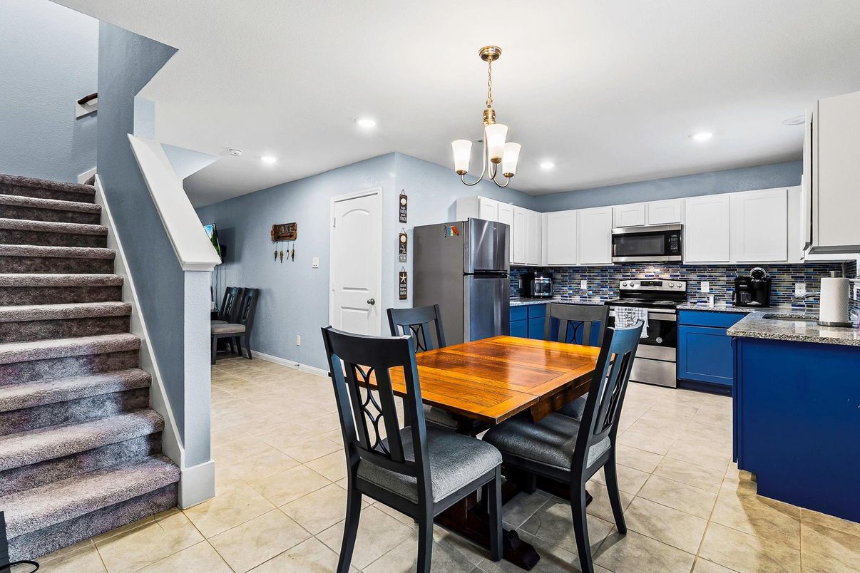 Dining room, Interior, Kitchen, Pendant Lights, Recessed Lighting, Stainless Steel Appliances