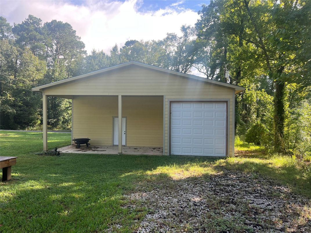 Backyard, Detached Garage, Exterior