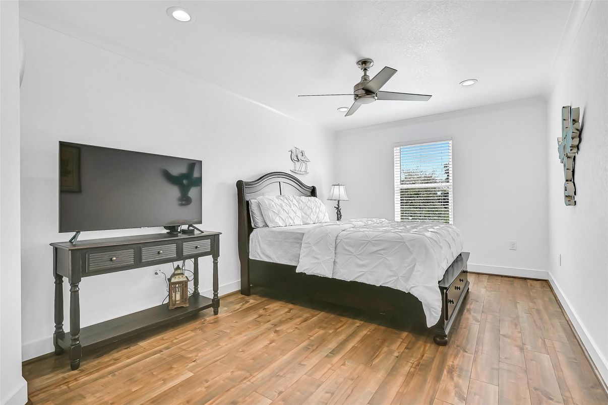 Bedroom, Interior, Recessed Lighting, Wood Texture Flooring
