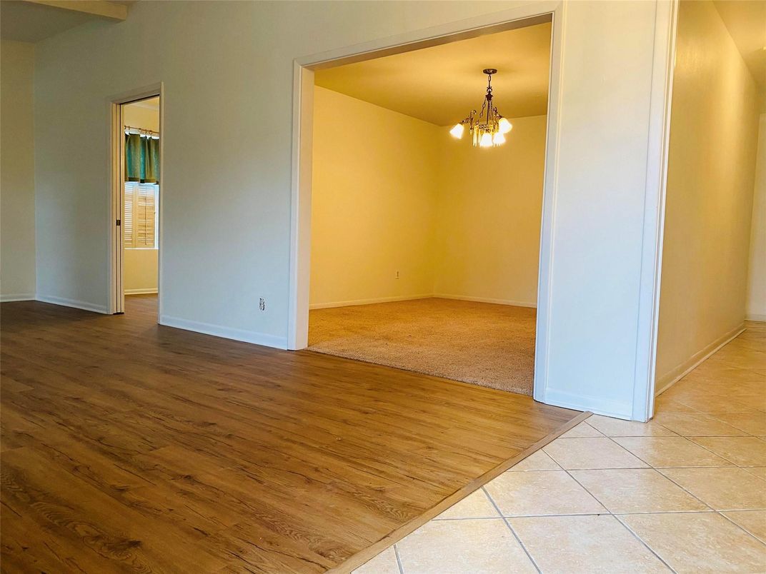 Empty room, Interior, Pendant Lights, Wood Texture Flooring