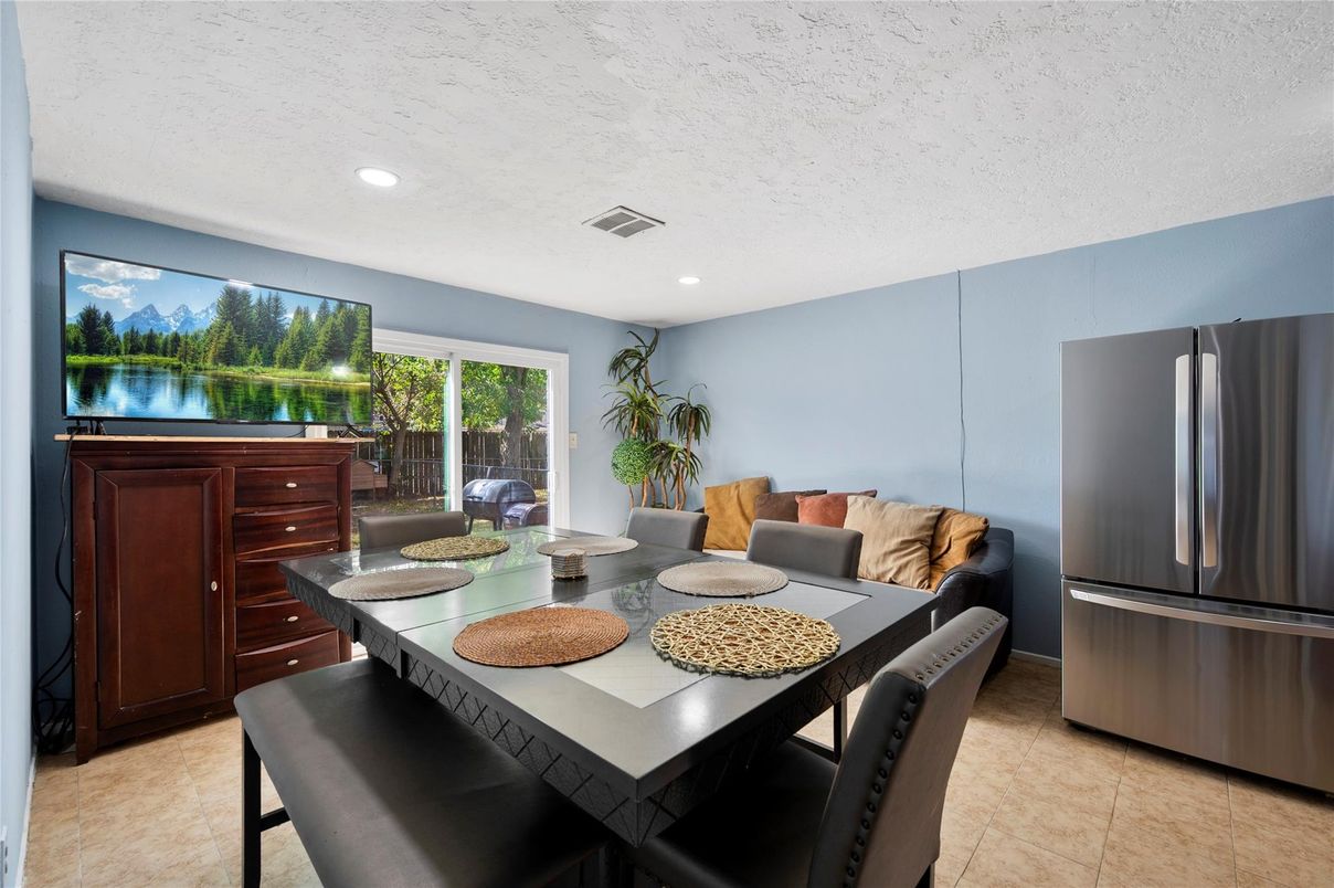 Dining room, Interior, Kitchen, Recessed Lighting