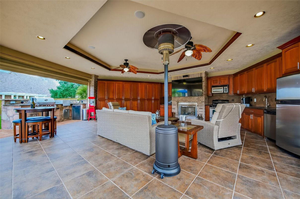 Fireplace, Interior, Kitchen, Living room, Recessed Lighting, Stainless Steel Appliances