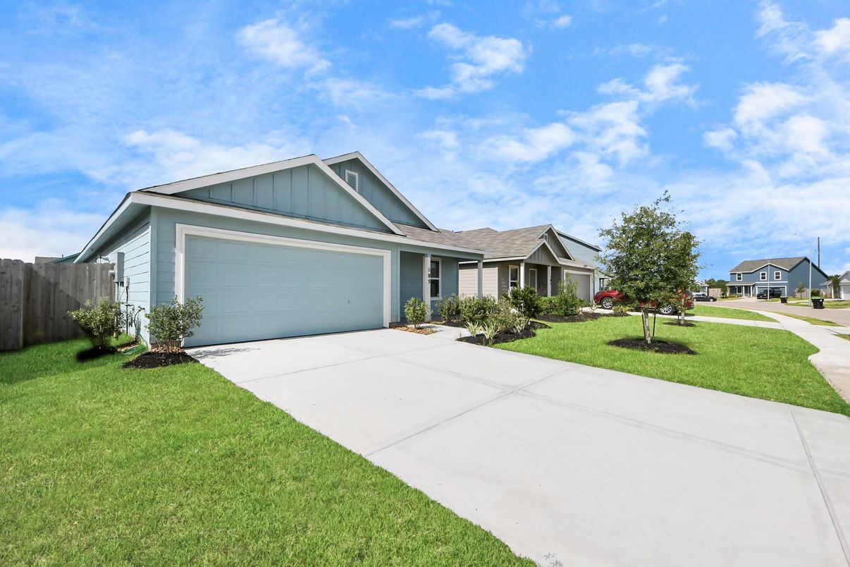 Attached, Exterior, Facade, Ranch