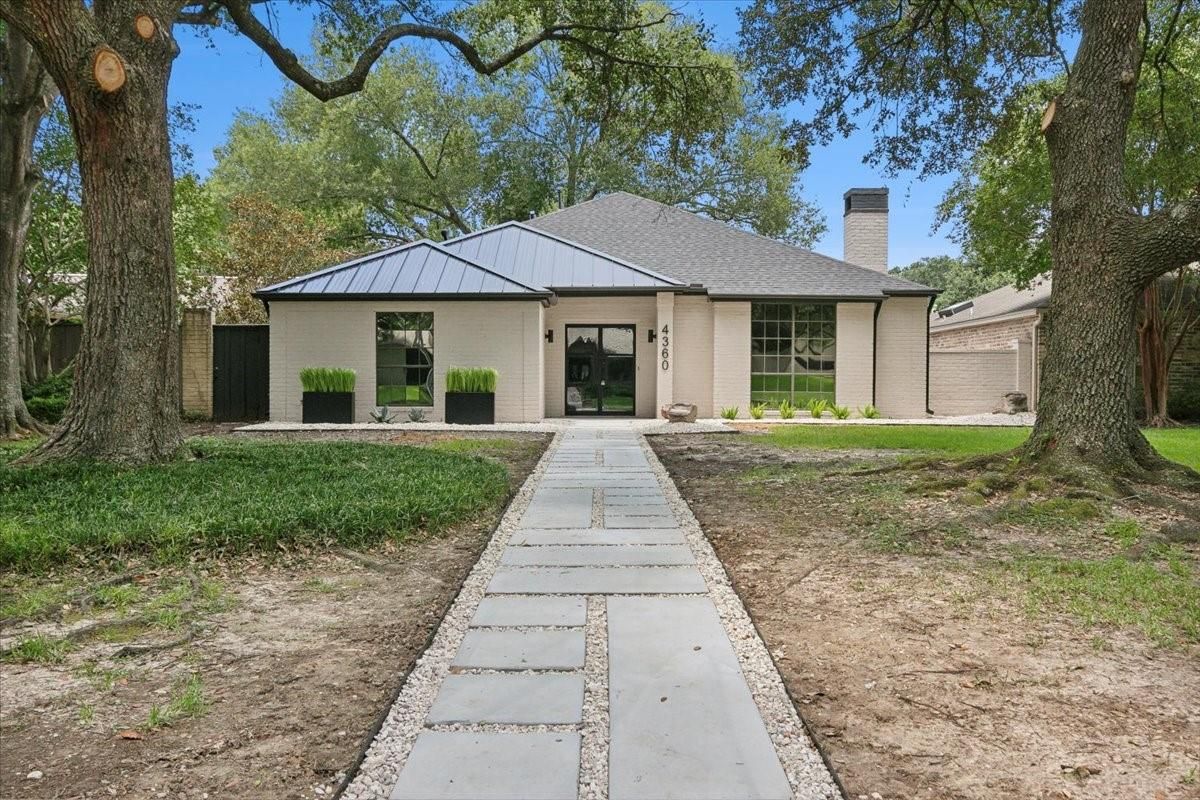Backyard, Exterior, Facade, Ranch