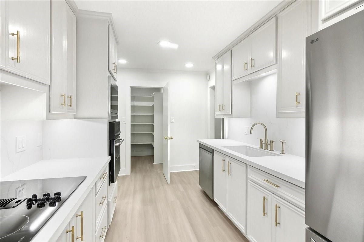 Interior, Kitchen, Recessed Lighting, Wood Texture Flooring