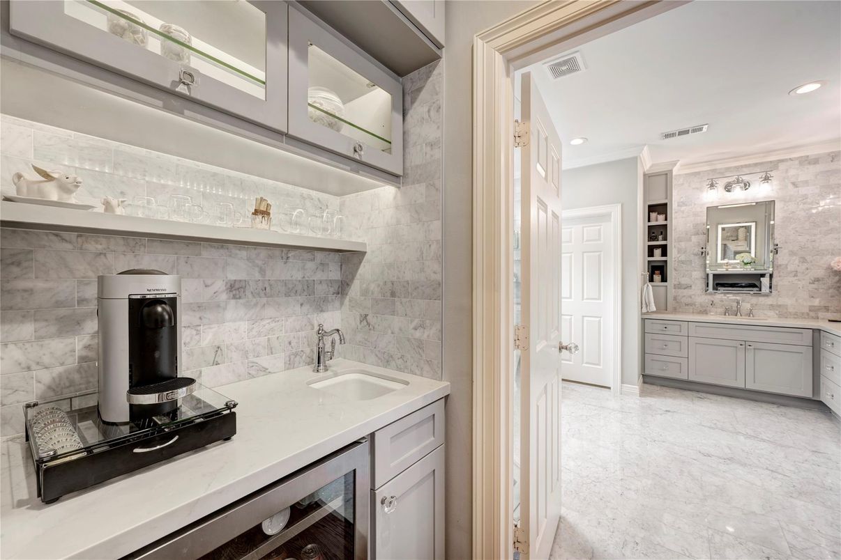 Bathroom, Dual Sink Vanities, Interior, Marble, Marble Walls, Recessed Lighting
