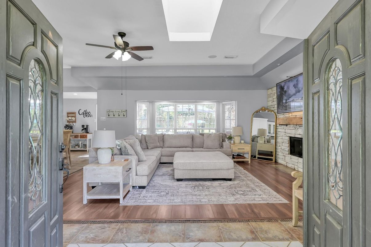 Interior, Living room, Recessed Lighting, Wood Texture Flooring