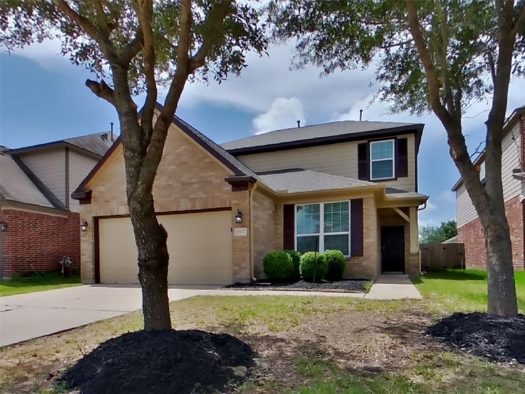 Attached, Exterior, Facade, Brick Facade, American Craftsman