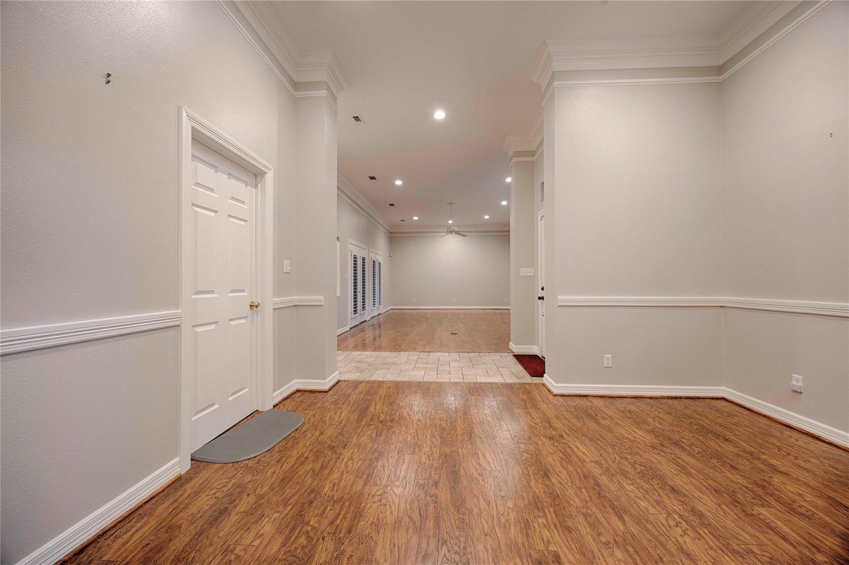 Empty room, Interior, Recessed Lighting, Wood Texture Flooring
