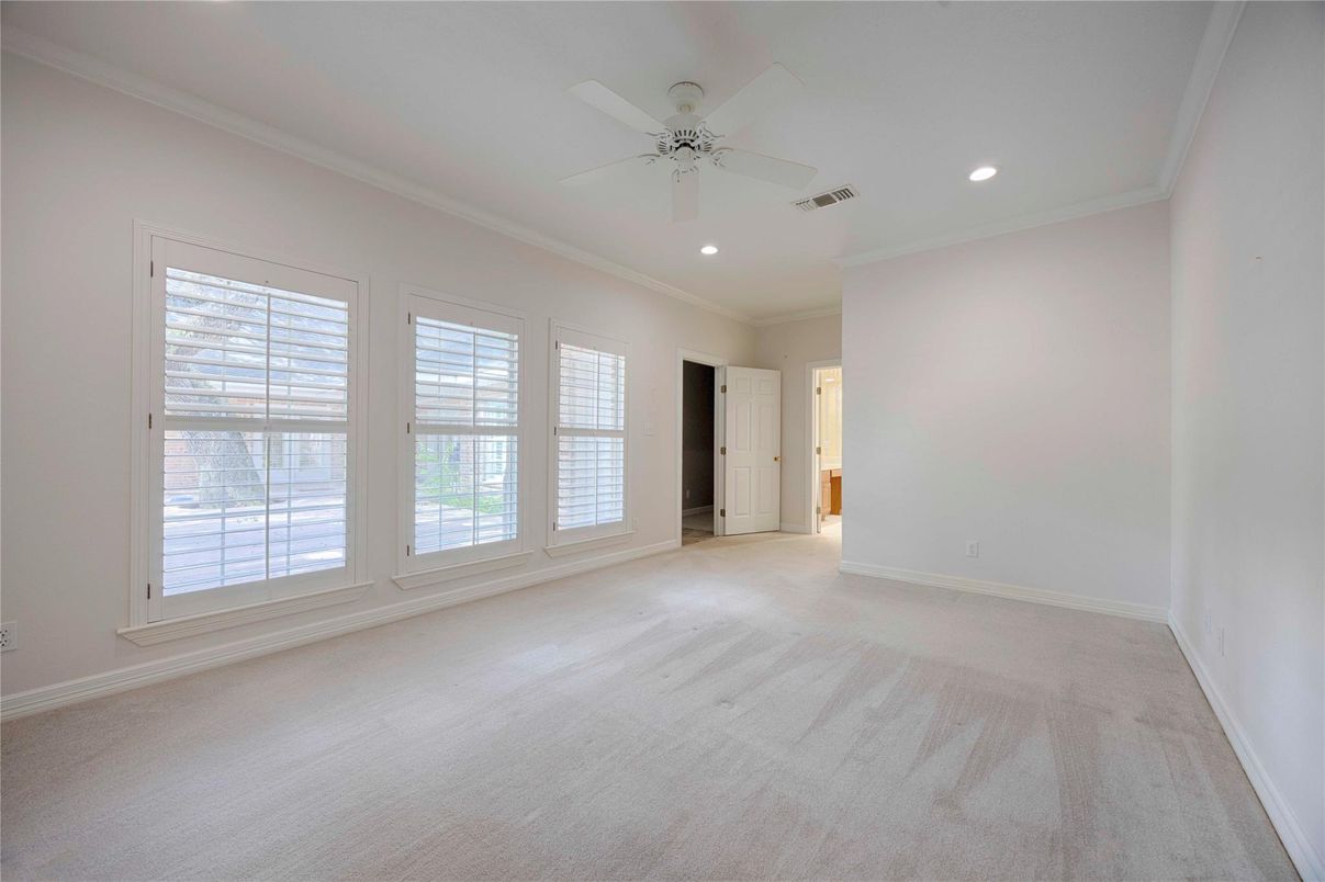 Empty room, Interior, Recessed Lighting