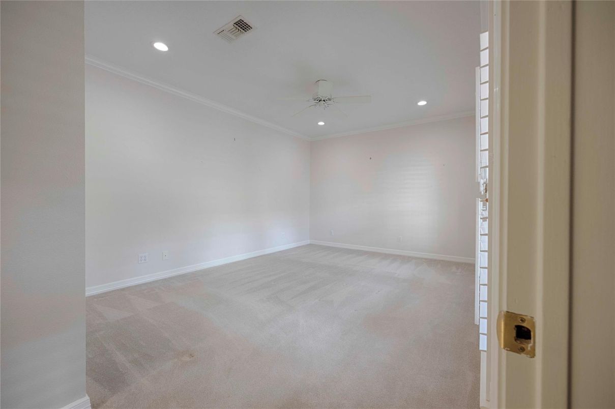 Empty room, Interior, Recessed Lighting