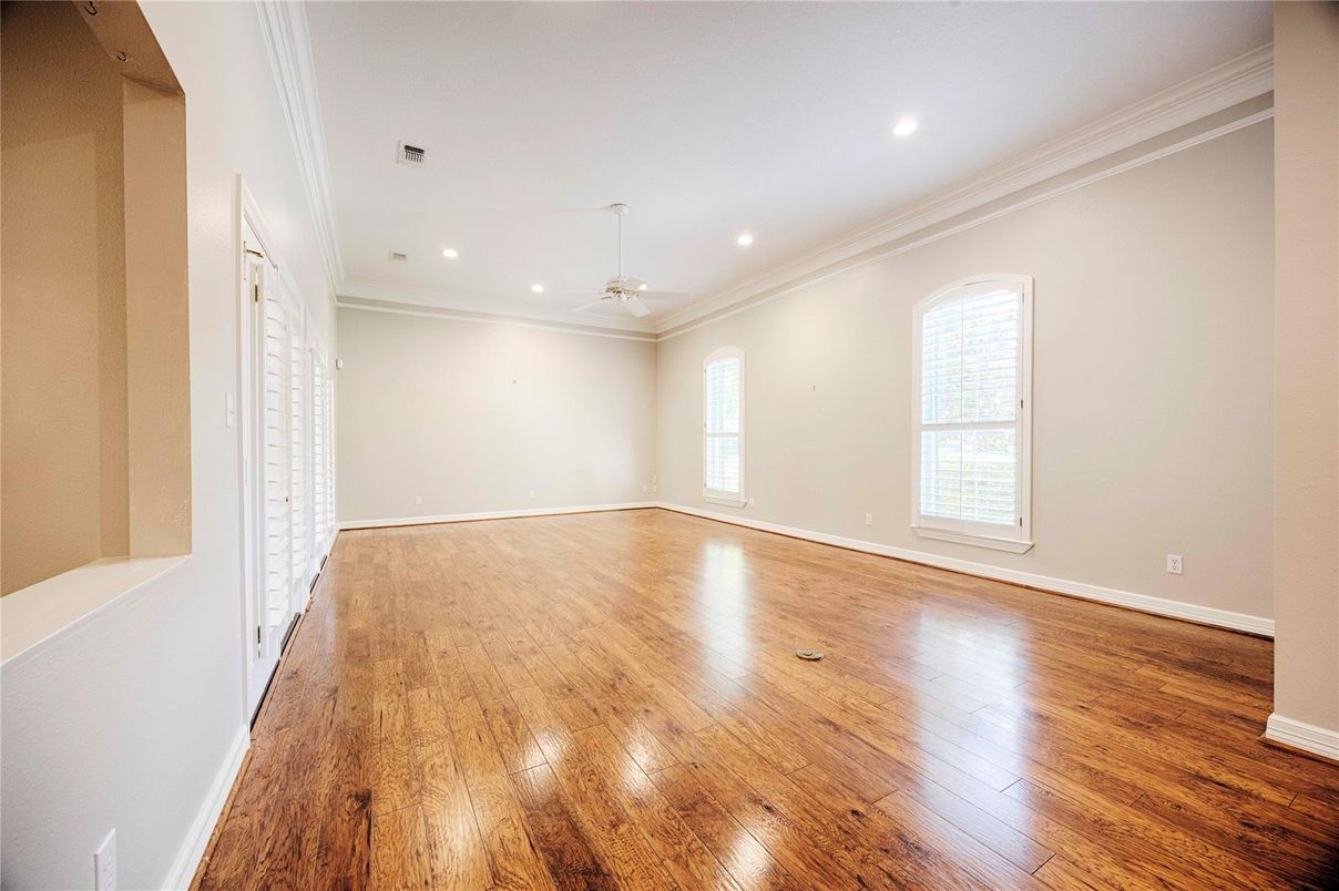 Empty room, Interior, Recessed Lighting, Wood Texture Flooring