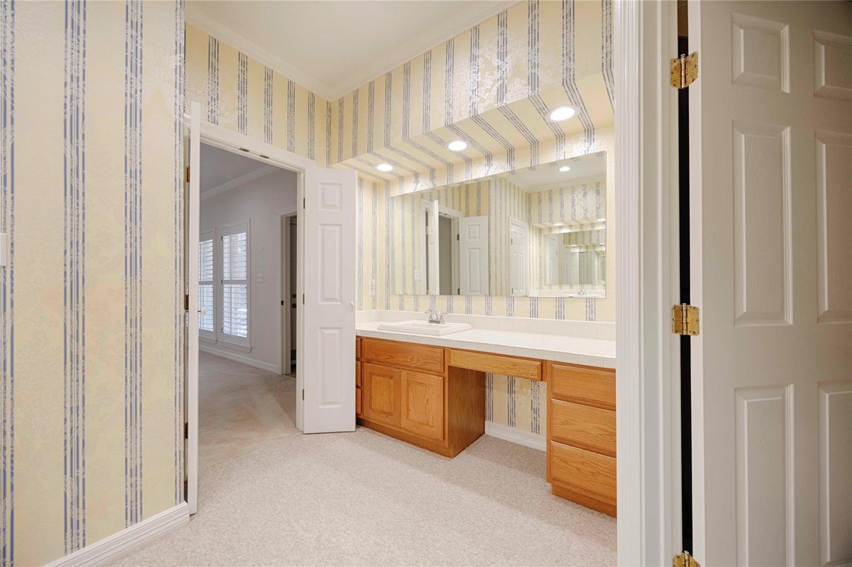 Bathroom, Interior, Recessed Lighting